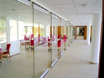 12 millimètres en verre transparent d'épaisseur glissant des cloisons de séparation pour la salle de conférence