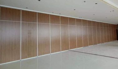 Séparations saines de salle de conférence de preuve, murs se pliants coulissants en bois décoratifs de tissu de finition