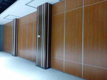 Séparations saines de salle de conférence de preuve, murs se pliants coulissants en bois décoratifs de tissu de finition