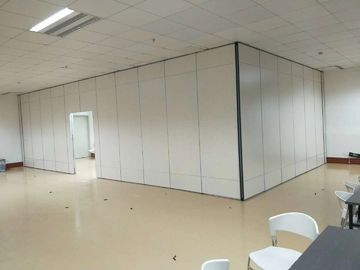 Les diviseurs acoustiques accrochants décoratifs intérieurs de salle de conférence de séparation lambrissent la largeur 1230 millimètres