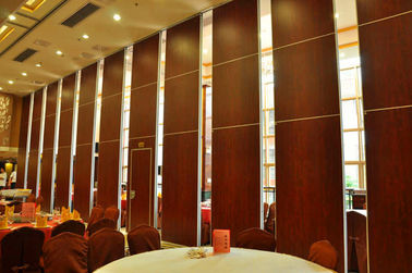 Plancher décoratif de porte coulissante aux cloisons de séparation se pliantes de plafond pour le banquet Hall