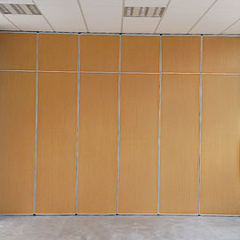 Cloisons de séparation se pliantes de lieu de réunion avec le passage par la porte Access