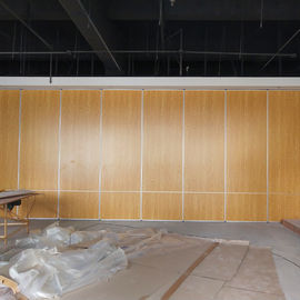 Séparation fonctionnelle insonorisée de mur avec des portes pour l'école/hôtel/studio de danse