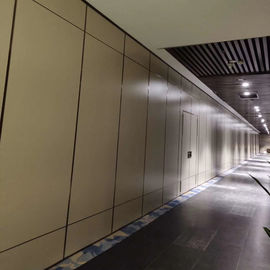 Les cloisons de séparation se pliantes ont adapté la séparation aux besoins du client de mur d'appartement de diviseur de pièce avec Acosutic pour le bas-côté de lobby