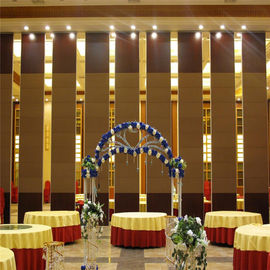 Cloisons de séparation se pliantes de Hall de banquet de 85 millimètres semi - le mur mobile d'hôtel automatique divise insonorisé pour la Malaisie