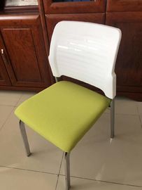 Le multiple ergonomique de chaise de bureau d'EBUNGE colore la chaise empilable de visiteur d'invité de bureau pour le lieu de réunion