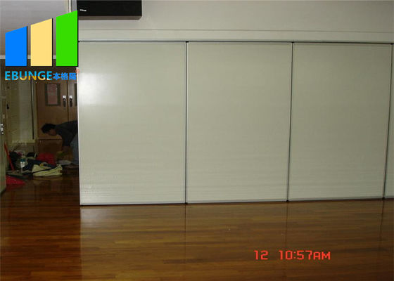 Cloisons de séparation acoustiques en bois en stratifié blanches de porte se pliante de salle de classe de la Malaisie