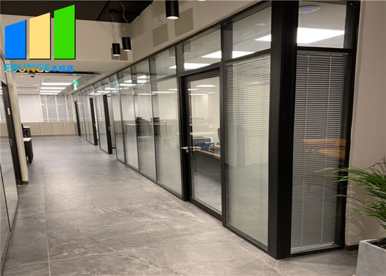 Double séparation fixe de bureau de cadre en aluminium de verre trempé pour le centre de conférence