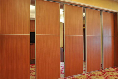 Les cloisons de séparation en bois de Hall de banquet d'intérieur standard expriment l'isolation