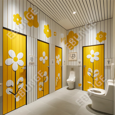 Cube de toilettes publiques modernes avec portes à charnière et installation facile