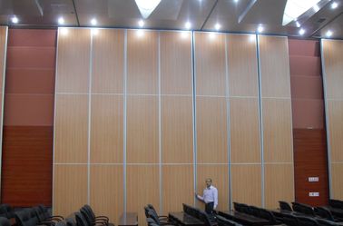 Cloisons de séparation en bois mobiles se pliantes pour le système accrochant supérieur de salle de conférence