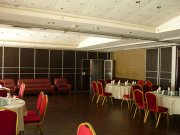 Glissement des diviseurs de pièce pour le banquet Hall avec la surface en cuir acoustique de couverture souple