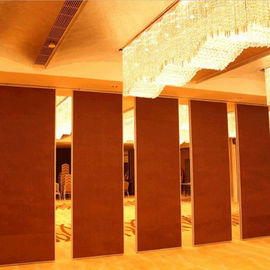 Cloisons de séparation pliantes en bois mobiles acoustiques de Hall de banquet avec la porte à passe double