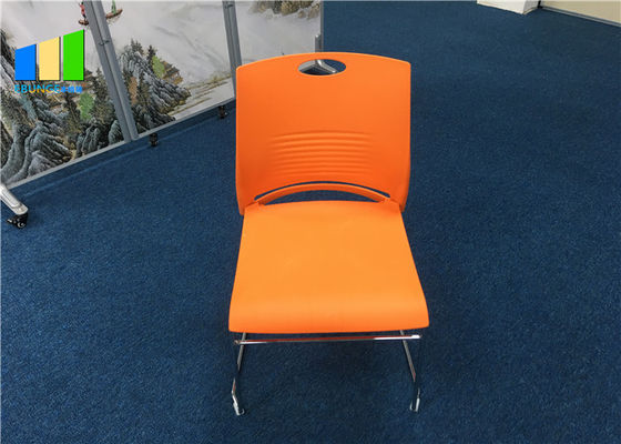 La chaise en plastique de visiteur de bureau de polypropylène a adapté les chaises aux besoins du client s'exerçantes empilables