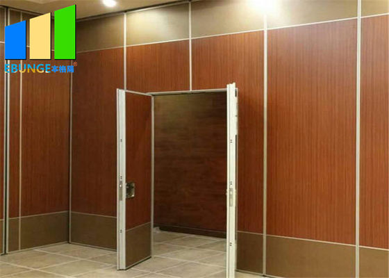 Solution personnalisable Parement de cloisonnettes Parement pliable durable pour salle de banquet d'hôtel