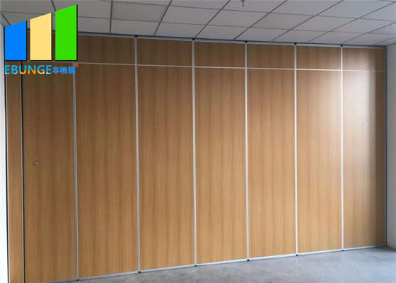 Solution personnalisable Parement de cloisonnettes Parement pliable durable pour salle de banquet d'hôtel