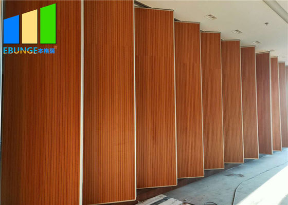 Solution personnalisable Parement de cloisonnettes Parement pliable durable pour salle de banquet d'hôtel