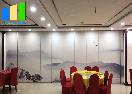 Solution personnalisable Parement de cloisonnettes Parement pliable durable pour salle de banquet d'hôtel