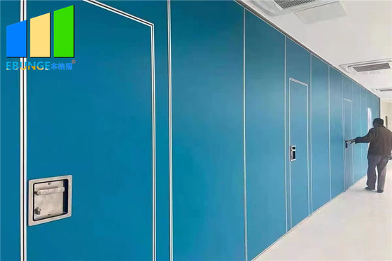 Fonction Hall Foldable Acoustic Partition Panels avec la porte mobile de passage