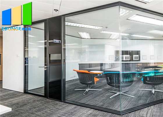 Taille démontable adaptée aux besoins du client de séparation en verre de cadre en aluminium de bureau pleine