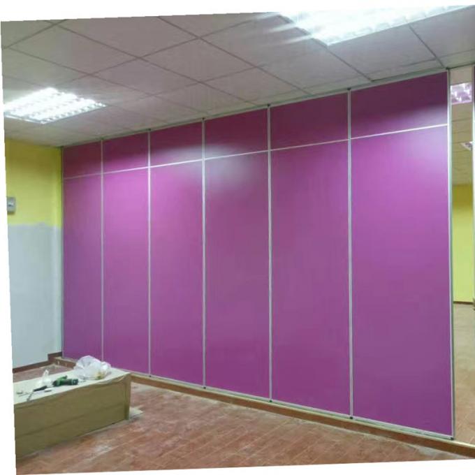 Mur fonctionnel insonorisé dans des cloisons de séparation mobiles d ...